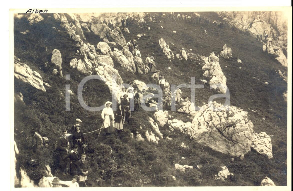 Fotografia d epoca originale 1916 MONTE ALBEN Giovani escursionisti in discesa Foto RARA VINTAGE 15x10 cm 1