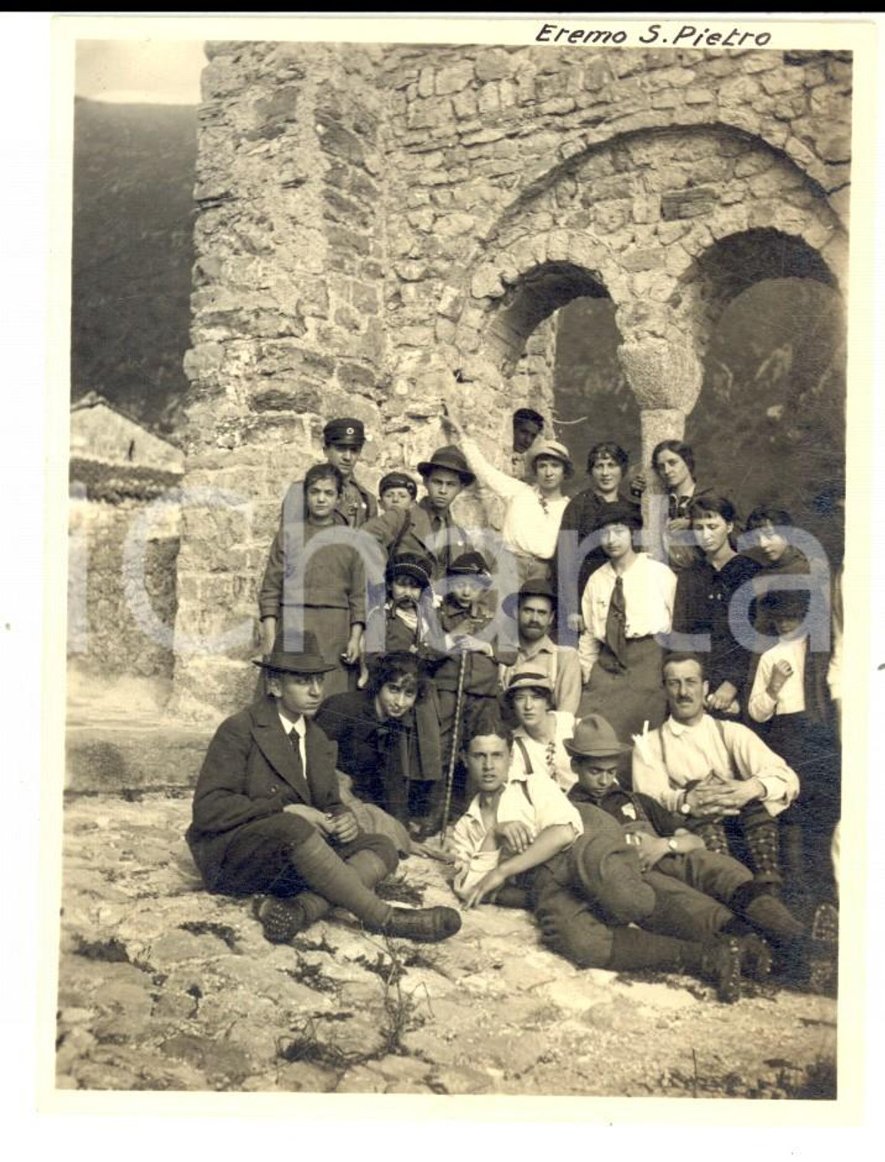 Fotografia d epoca originale 1916 Eremo di SAN PIETRO AL MONTE Gruppo di escursionisti Foto VINTAGE 8x12 cm 1