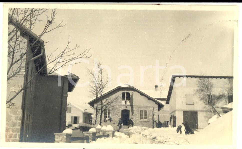 Fotografia d epoca originale 1922 VALGANNA Villaggio Alpino Touring  Ospiti tra le case innevate  Foto 12x7 1