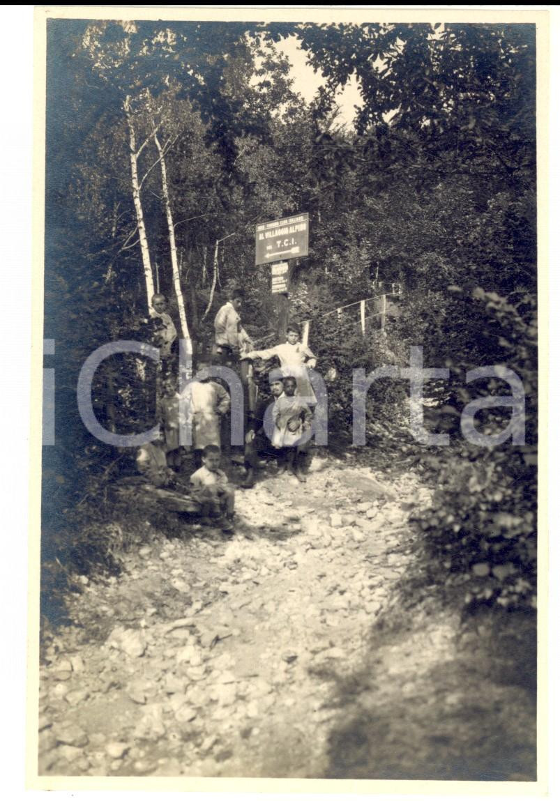 Fotografia d epoca originale 1922 VALGANNA Villaggio Alpino Touring  Bambini nel bosco Foto 10x14 1