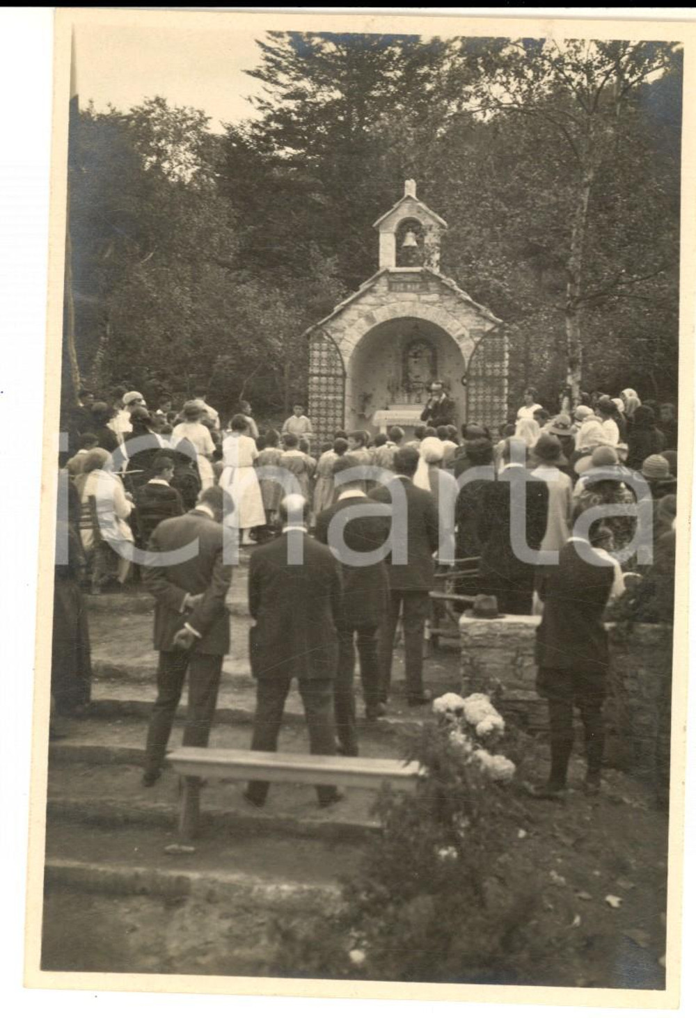 Fotografia d epoca originale 1922 VALGANNA Villaggio Alpino Touring  In attesa della Messa Foto 10x14 1