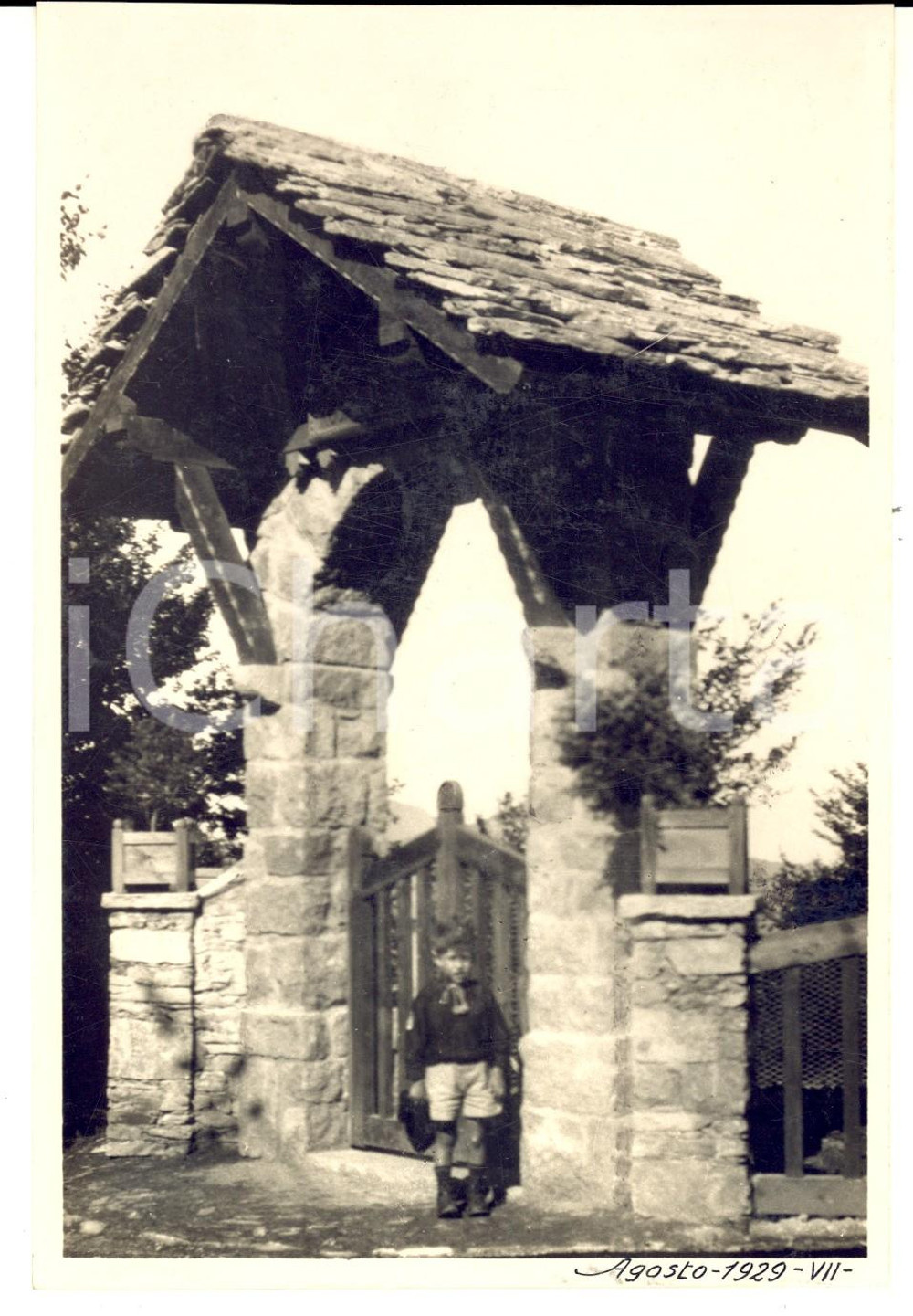 Fotografia d epoca originale 1929 VALGANNA Villaggio Alpino Touring  Un piccolo ospite Foto 12x17 cm 1