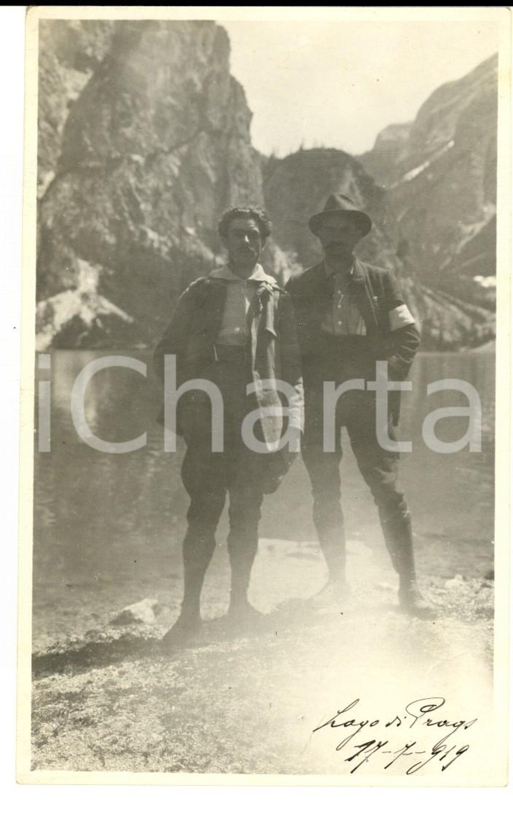 Fotografia d epoca originale 1919 LAGO DI BRAIES BZ Ritratto di due escursionisti Foto VINTAGE 8x14 cm 1