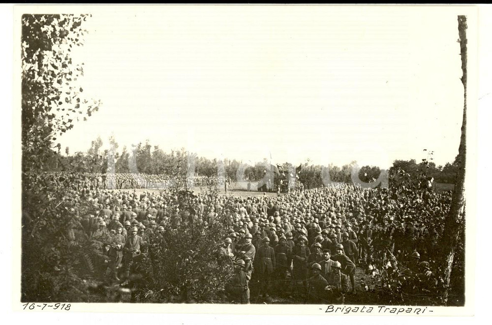 Fotografia d epoca originale 1918 WW1 MONTE GRAPPA Soldati della BRIGATA TRAPANI in raduno Foto 14x9 cm 1