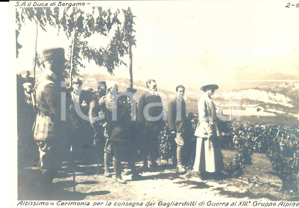 Fotografia d epoca originale 1918 WW1 ALTISSIMO VICENZA Duca di Bergamo alla premiazione Alpini Foto 14x9 cm 1