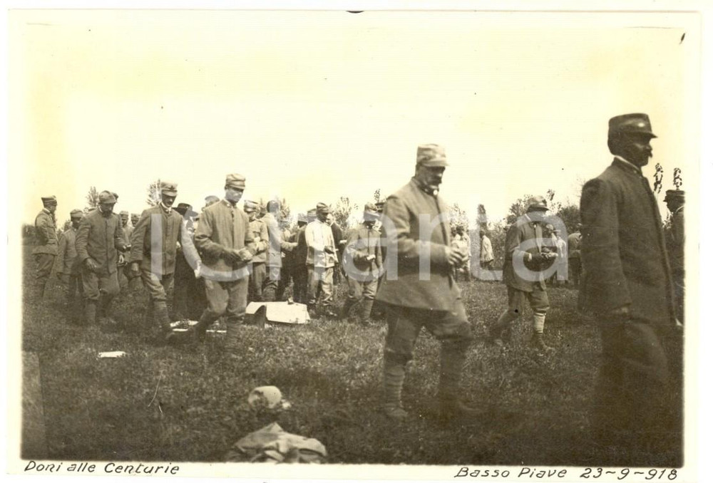Fotografia d epoca originale Settembre 1918 WW1 BASSO PIAVE Distribuzione doni alle Centurie Foto 15x9 cm 1