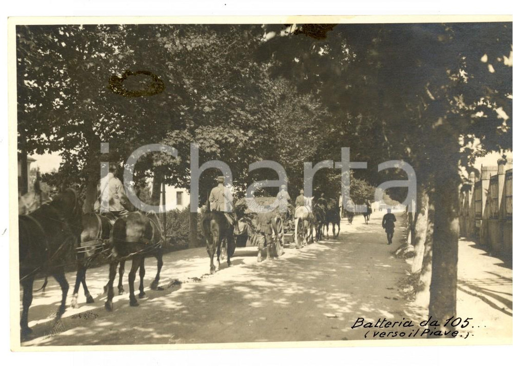 Fotografia d epoca originale 1918 WW1 FRONTE DEL PIAVE  Trasporto di una batteria da 105 Foto 14x9 cm 1