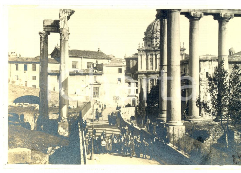 Fotografia d epoca originale 1921 ROMA Turisti in visita ai Fori Imperiali  Foto ANIMATA VINTAGE 15x10 cm 1