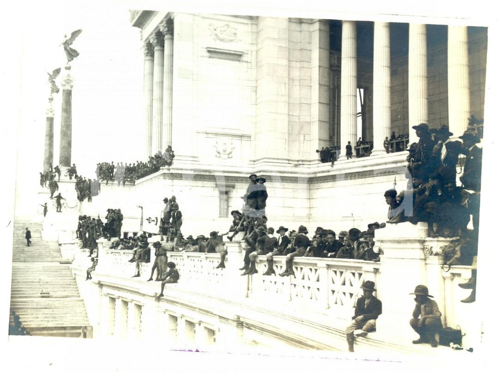 Fotografia d epoca originale 1921 ROMA VITTORIANO Bambini alla tumulazione del Milite Ignoto Aquileia Foto 1