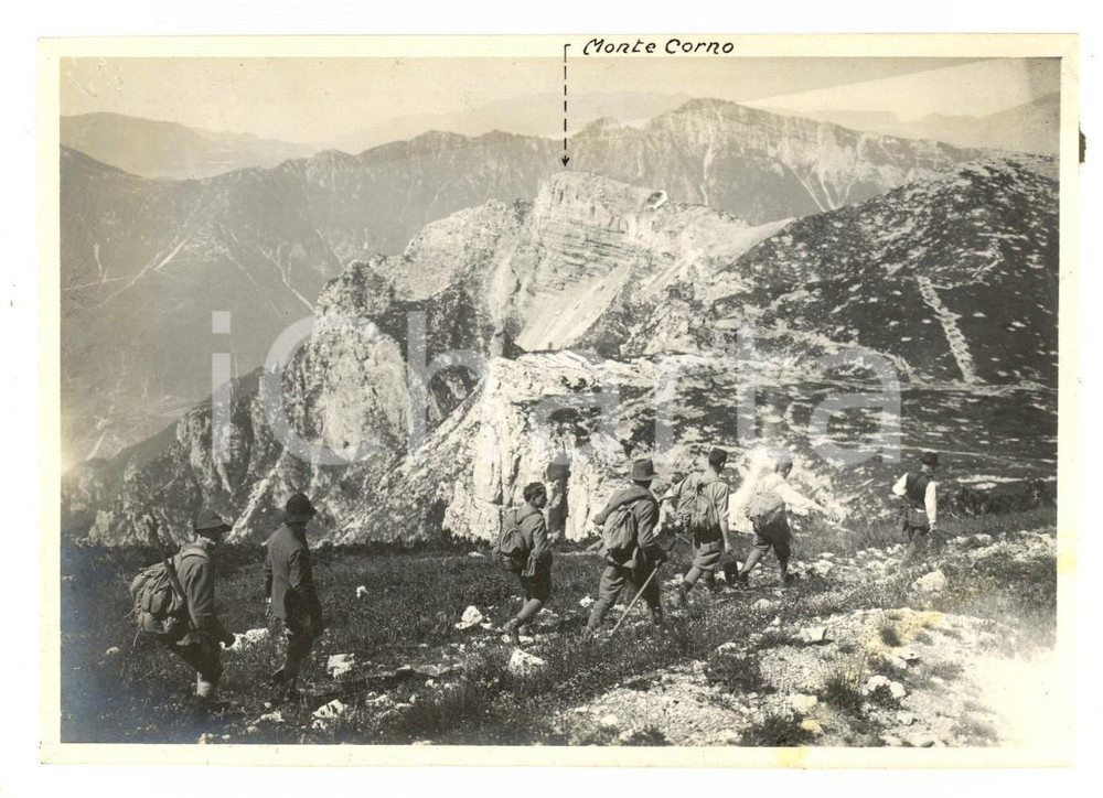Fotografia d epoca originale 1920 MONTE CORNO BATTISTI Escursionisti in marcia verso la vetta  Foto 14x10 cm 1