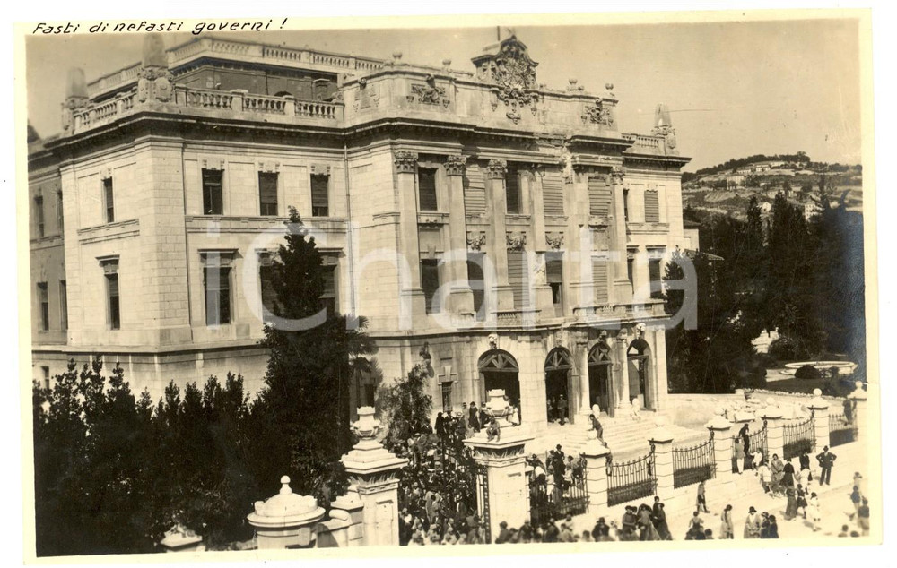 Fotografia d epoca originale 1923 FIUME ISTRIA Arrivo turisti C.A.I. al Palazzo del Governo Foto RARA 1