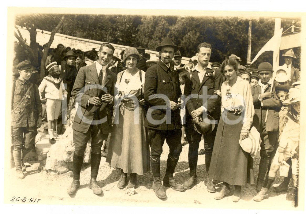 Fotografia d epoca originale 1917 SAN MAURIZIO / BRUNATE Arch. Carlo MORANI alla gita profughi  Foto 14x10 1