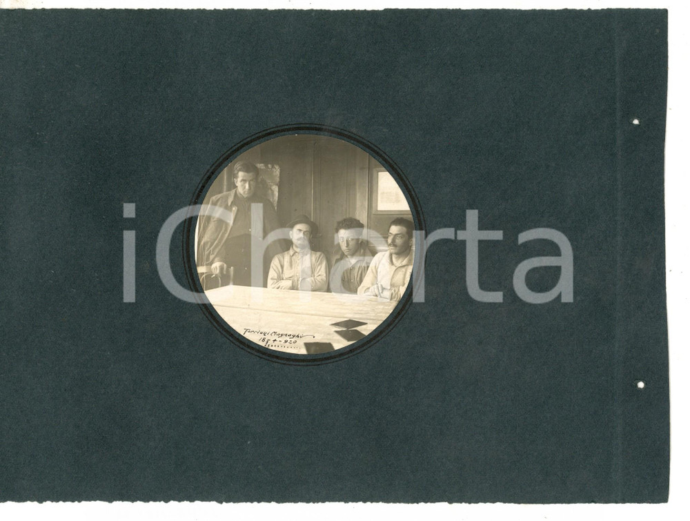 Fotografia d epoca originale 1920 GRIGNE  Escursionisti in un rifugio ai Torrioni Magnaghi Foto VINTAGE 1