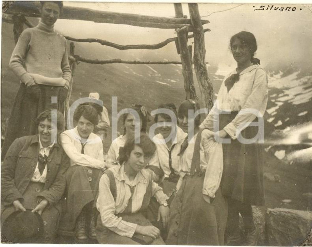 Fotografia d epoca originale 1920 PIZZO DEI TRE SIGNORI Un gruppo di giovani escursioniste Foto VINTAGE 10x8 1