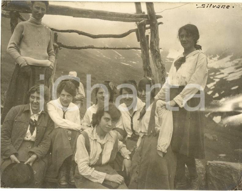 Fotografia d epoca originale 1920 PIZZO DEI TRE SIGNORI Un gruppo di giovani escursioniste Foto VINTAGE 10x8 1