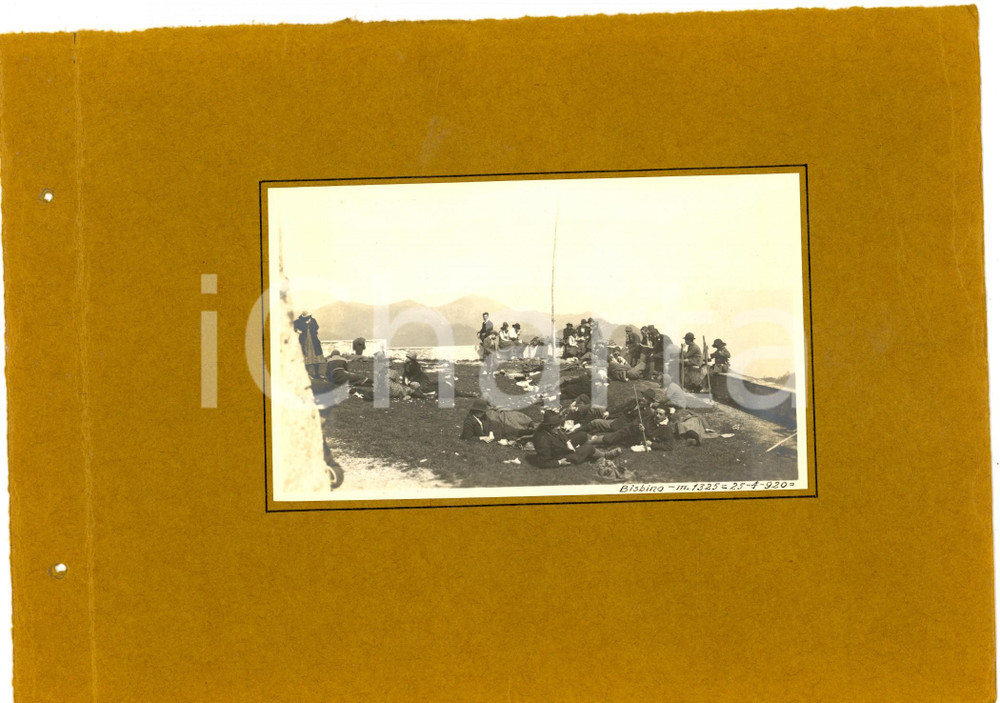 Fotografia d epoca originale 1920 MONTE BISBINO Gruppo di escursionisti a riposo Fotografia VINTAGE 1