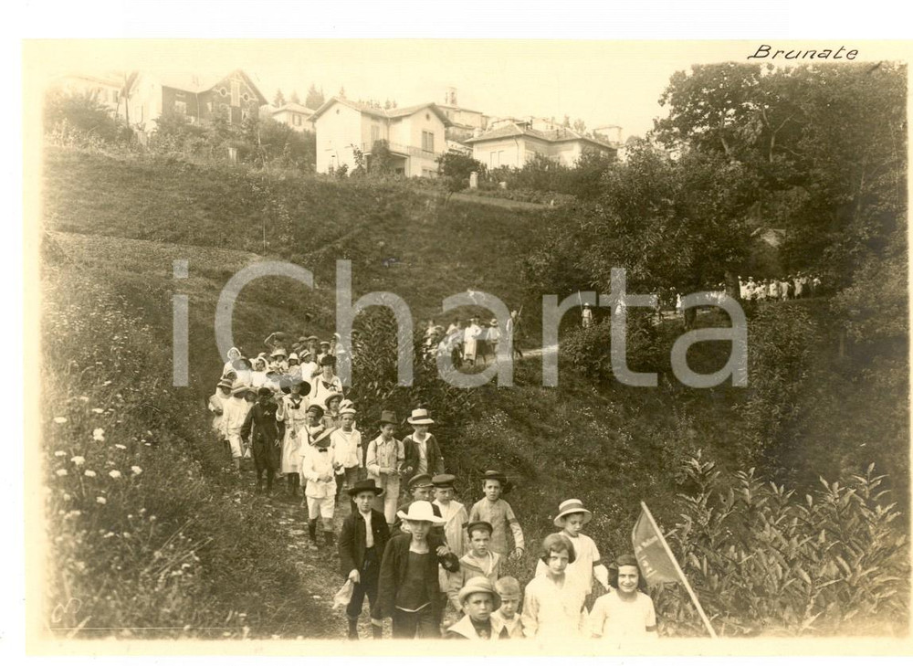 Fotografia d epoca originale 1917 SAN MAURIZIO DI  BRUNATE Gita profughi e figli di richiamati  Foto 14x10 1