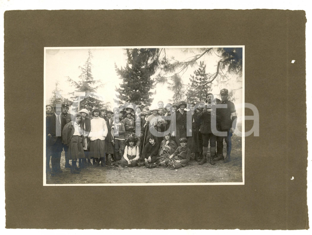 Fotografia d epoca originale 1919 ALPE DEL VICERE  Turismo scolastico  Escursionisti in partenza Foto 1