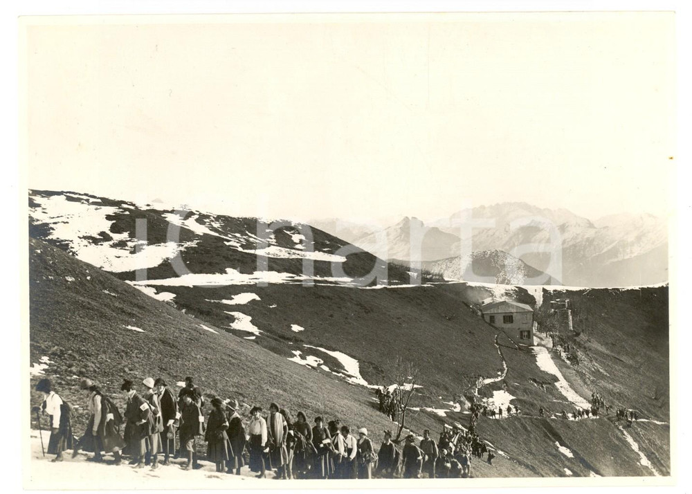 Fotografia d epoca originale 1919 MONTE PALANZONE Turismo scolastico  Gruppo ALPES in marcia Foto 17x12 1
