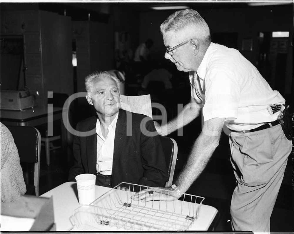 Fotografia d epoca originale 1962 CHICAGO Detective Denis HUGHS NEGATIVO 4X5 inch. 1