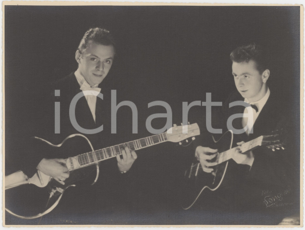 Fotografia d epoca originale 1950 ca SARONNO VA MUSICA Coppia di chitarristi  FICICCHIA 2 Foto 24x18 cm 1