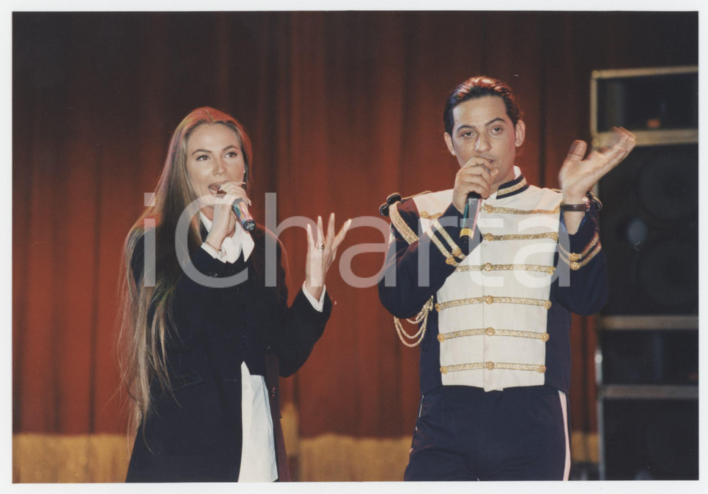 Fotografia d epoca originale 1996 COSTUME  CIRCO ORFEI  Rosario FIORELLO Federica PANICUCCI Foto 19x13 1 1