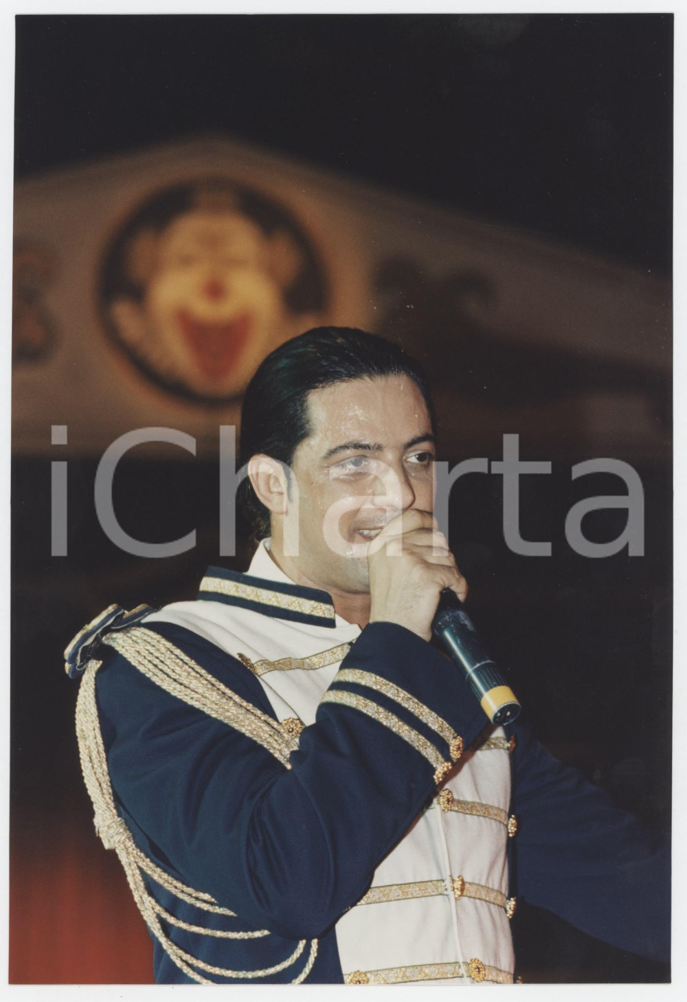 Fotografia d epoca originale 1996 COSTUME  CIRCO ORFEI  Rosario FIORELLO in scena  Foto 13x19 cm 5 1
