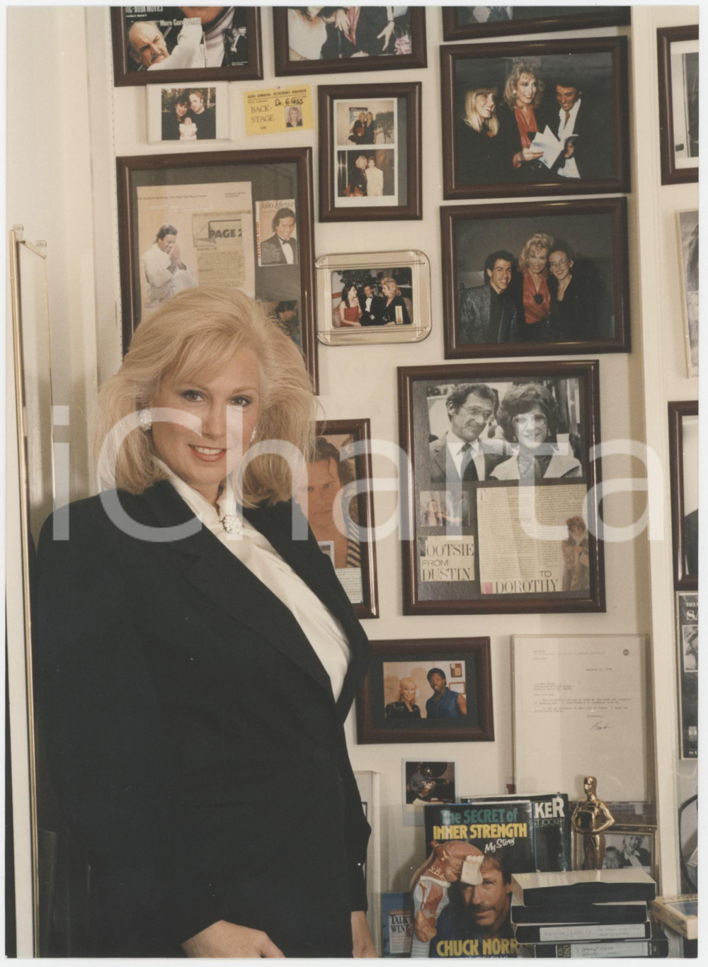 Fotografia d epoca originale 1995 ca COSTUME USA Lillian GLASS nella sua casa a Beverly Hills Foto 15x21 1 1