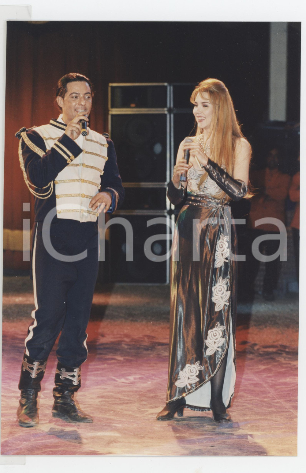 Fotografia d epoca originale 1996 COSTUME  CIRCO ORFEI  Rosario FIORELLO e Ambra ORFEI Foto 13x19 cm 2 1