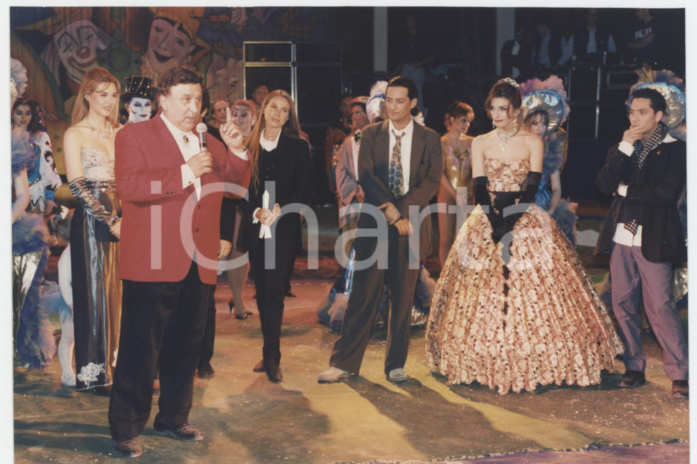 Fotografia d epoca originale 1996 COSTUME  CIRCO ORFEI Rosario FIORELLO Nando e Ambra ORFEI Foto 19x13 1 1