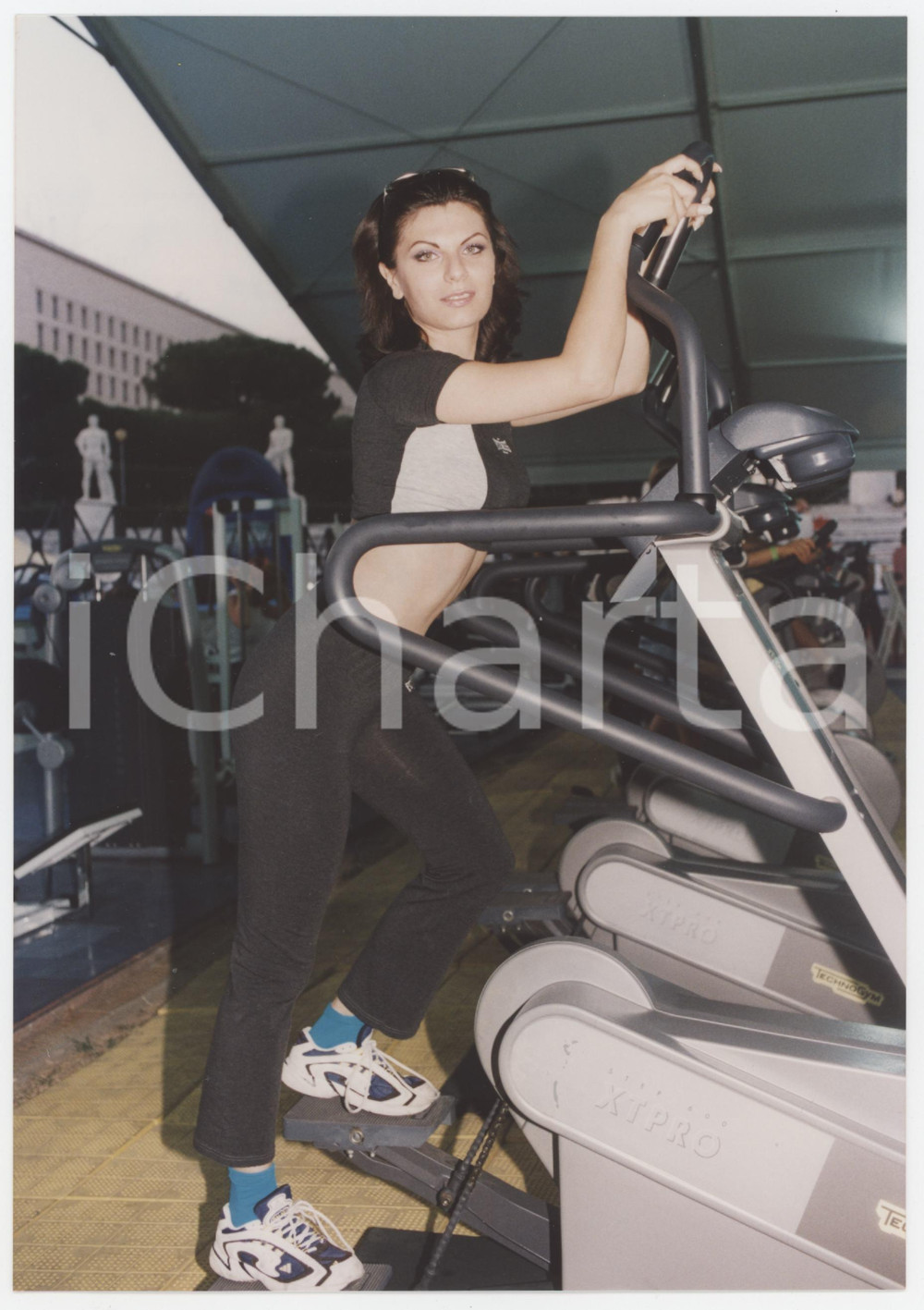 Fotografia d epoca originale 1995 ca COSTUME ITALIA Attrice Leila VIRZÃŒ in palestra  Foto 15x22 cm 1 1