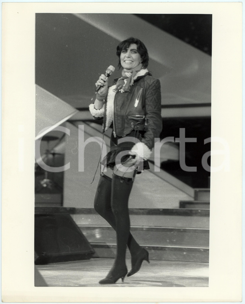 Fotografia d epoca originale 1990 ca ITALIA  MUSICA Loredana BERTÃˆ sul palco  Foto 20x25 cm 1