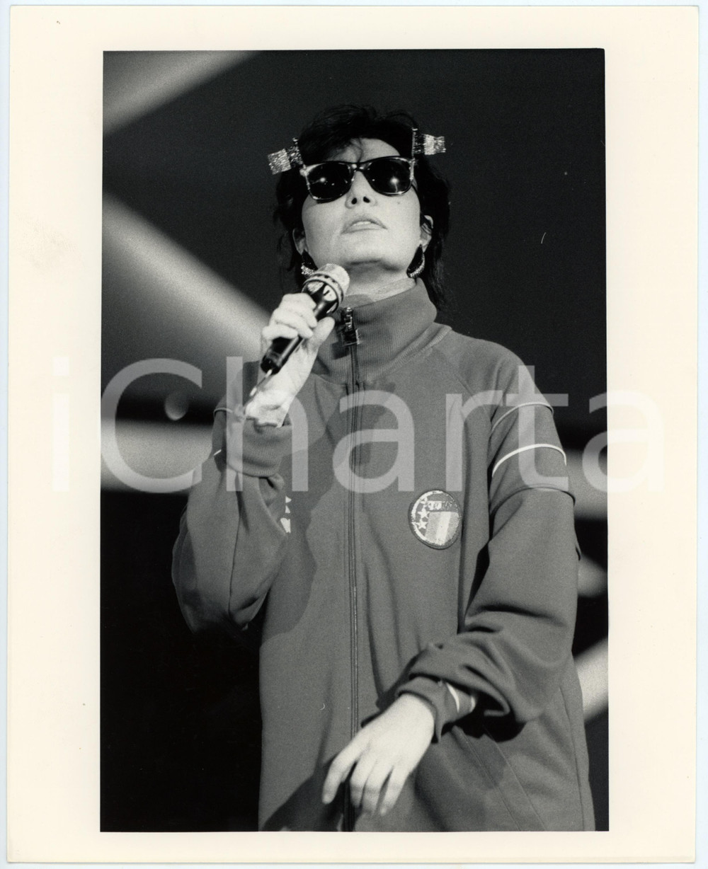 Fotografia d epoca originale 1985 ca FESTIVAL DI SANREMO Loredana BERTÃˆ durante le prove  Foto 20x25 cm 3 1