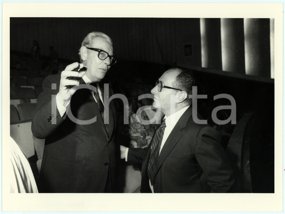 Fotografia d epoca originale 1985 ca VENEZIA  MOSTRA DEL CINEMA Gian Paolo CRESCI Gianluigi RONDI Foto 24x17 1