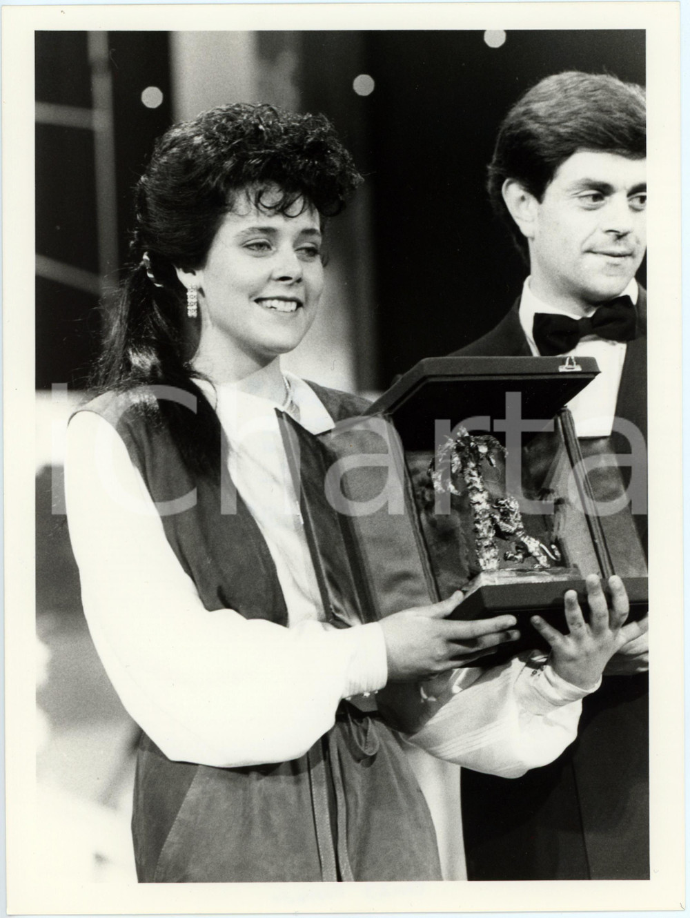 Fotografia d epoca originale 1985 FESTIVAL DI SANREMO Cinzia CORRADO Ritratto della cantante  Foto 17x24 cm 1