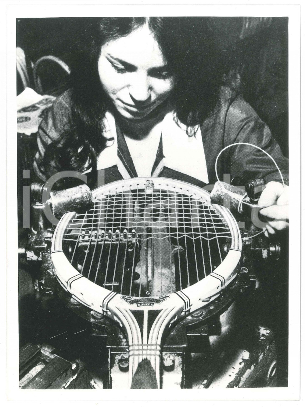 Fotografia d epoca originale 1975 ca TENNIS Costruzione racchetta DUNLOP MAXPLY Foto 18x24 cm 1