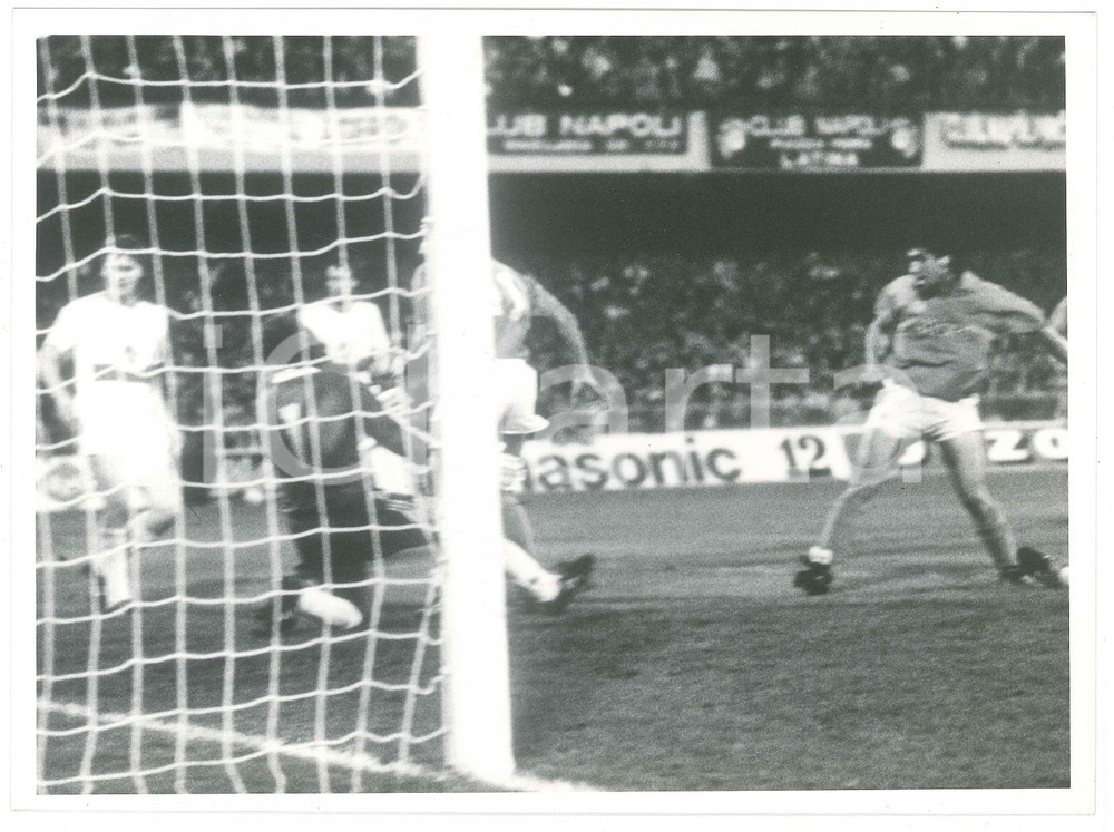 Fotografia d epoca originale 1990 ca CALCIO Napoli vs VfB Stuttgart  Gol di Antonio CARECA Foto 24x18 cm 1