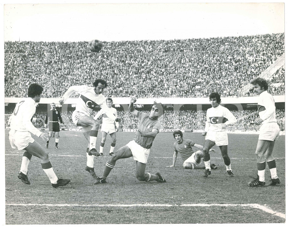 Fotografia d epoca originale 1973 CALCIO NAPOLI Italia vs Turchia  Gianni RIVERA Pietro ANASTASI Foto 30x24 1