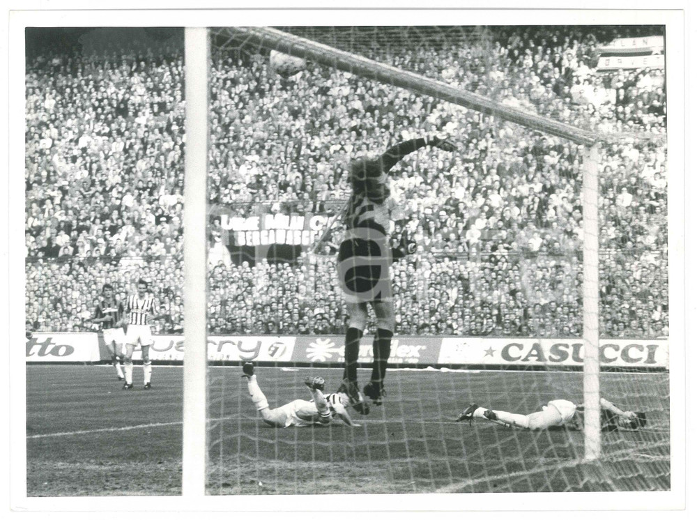 Fotografia d epoca originale 1989 MILAN  JUVENTUS Il terzo gol di Graziano MANNARI Foto 24x18 cm 1