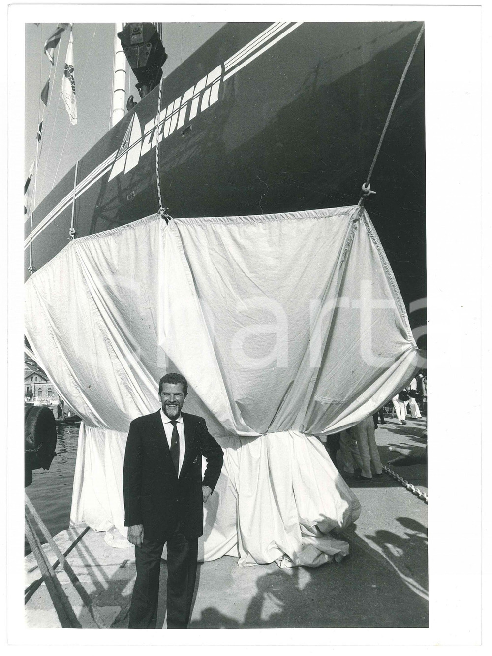 Fotografia d epoca originale 1985 VENEZIA Varo AZZURRA II Cino RICCI ritratto con imbarcazione  Foto 18x24 1