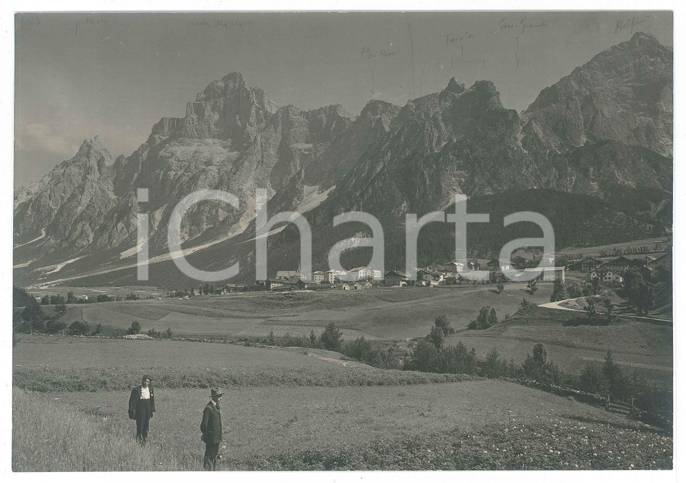 Fotografia d epoca originale 1925 ca SAN VITO DI CADORE Abitanti ammirano Monte Marcora  Foto 23x16 cm 1