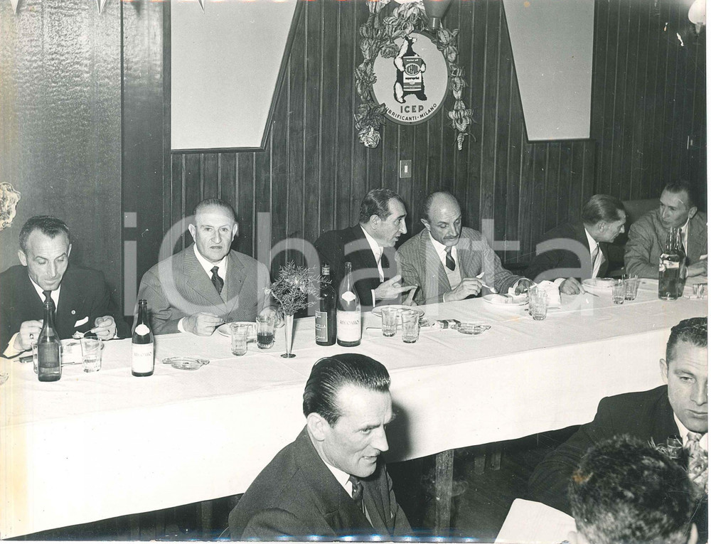 Fotografia d epoca originale 1960 ca MILANO Cena aziendale ICEP OIL Fotografia 22x17 cm 1