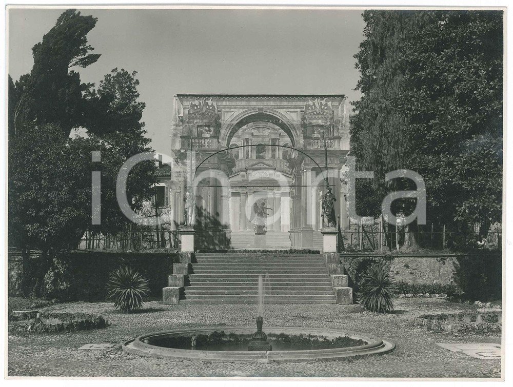 Fotografia d epoca originale 1930 ca Area di BRESCIA Villa padronale  Giardino con statue Foto 24x17 cm 1