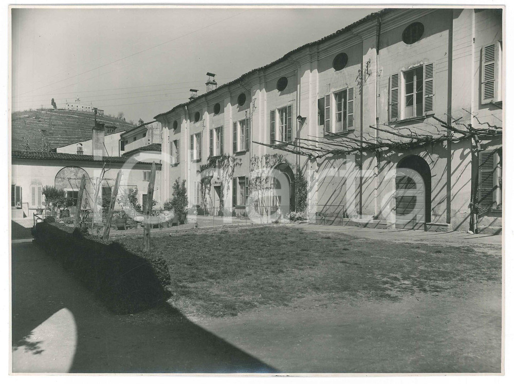 1930 ca Area di BRESCIA Villa padronale - Cortile - Foto 24x17 cm Fotografia d'epoca.FOTOGRAFO: Fotografia Bravo - Brescia GOOD/buono  Formato: 24x17 cm originale e autentica 1