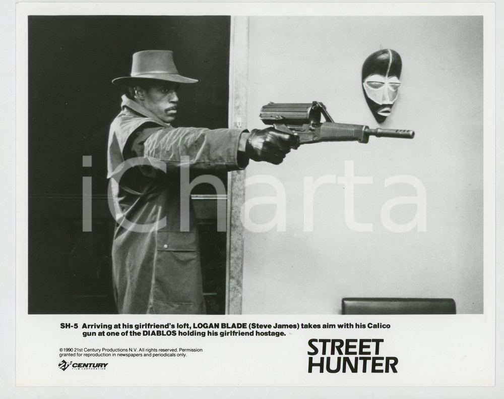 Materiale cinematografico d’epoca 1990 STREET HUNTER Steve JAMES with gun CALICO 900 Photo 25x20 cm 1