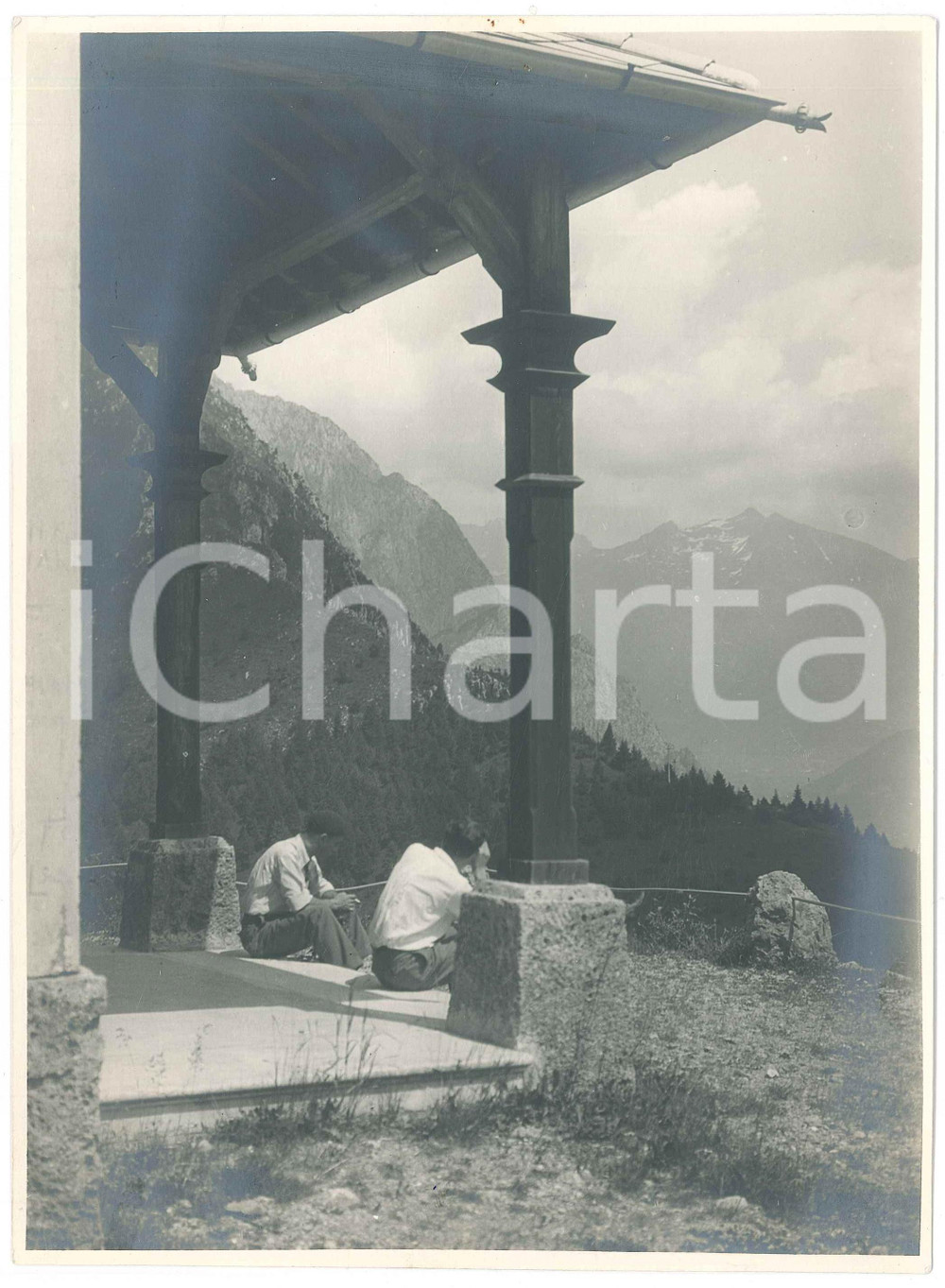 Fotografia d epoca originale 1930 ca LOMBARDIA  ALPI  Escursionisti a riposo Foto Gualtiero LAENG 1