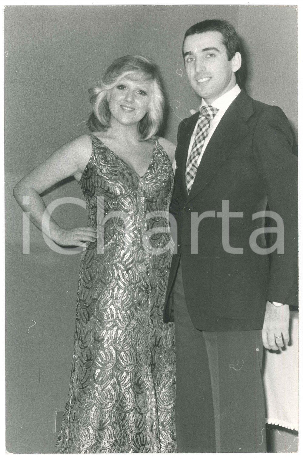Fotografia d epoca originale 1975 ca ITALIA  COSTUME Orietta BERTI con Osvaldo PATERLINI Foto 20x30 cm 1 1