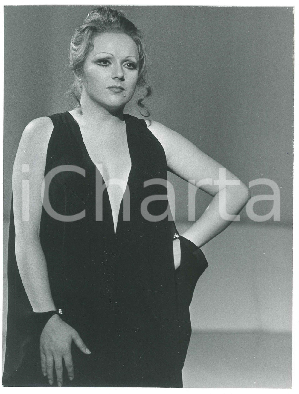 Fotografia d epoca originale 1970 ca MUSICA Orietta BERTI alle prove per CANZONISSIMA  Foto 18x24 cm 1