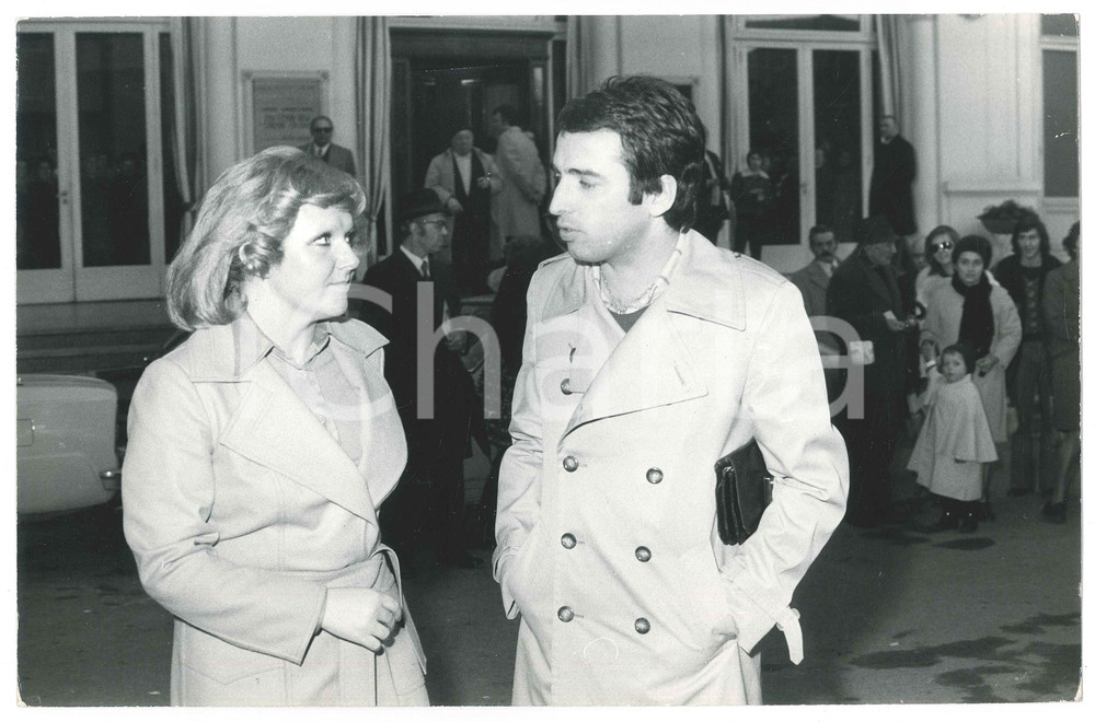 Fotografia d epoca originale 1975 ca ITALIA  COSTUME Orietta BERTI con Osvaldo PATERLINI Foto 30x20 cm 1