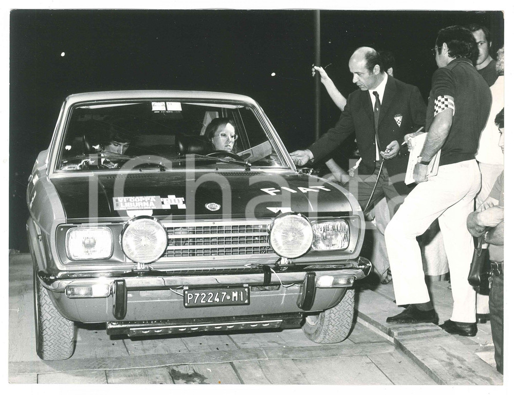 Fotografia d epoca originale 1972 LIVORNO  RALLY Fiat 128 Coupé  Sergio CARDARELLI Simonetta DEL MAZZA Foto 1